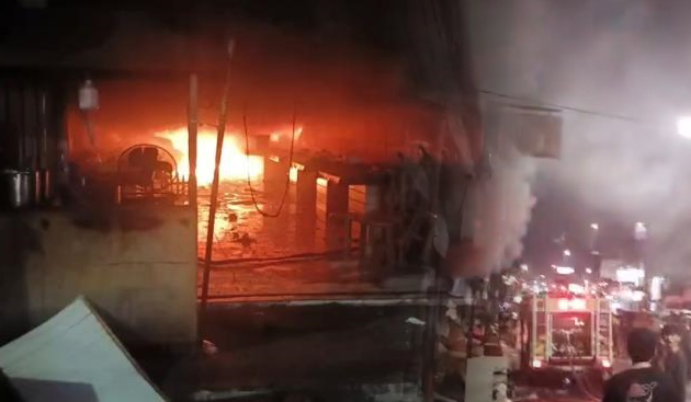 Kebakaran Hebat di Rumah Makan Pasar Lama Tangerang