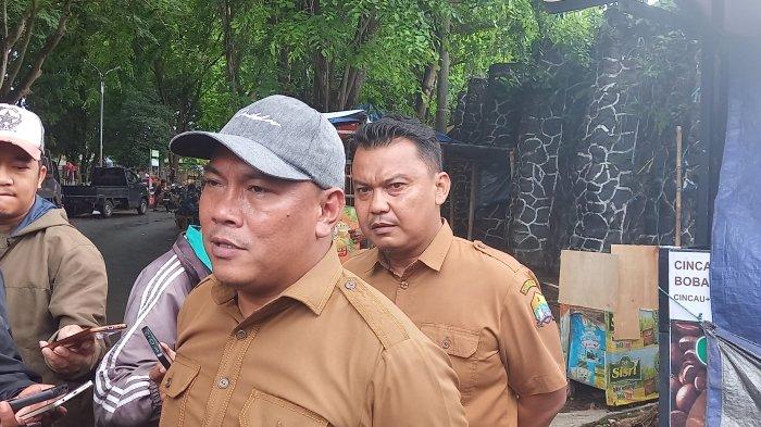 Pedagang di Stadion Ciceri Serang