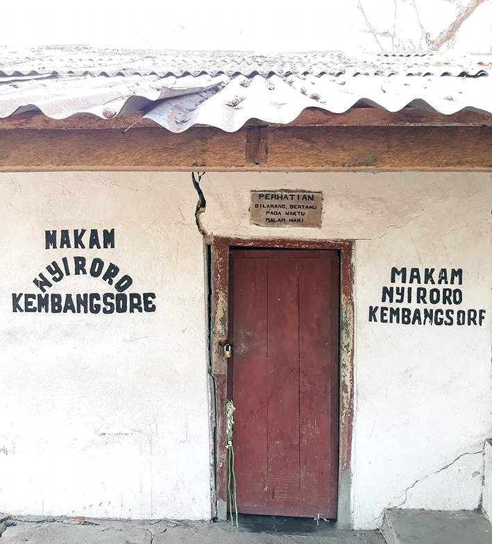 Makam Pesugihan Seks Roro Kembang Sore 