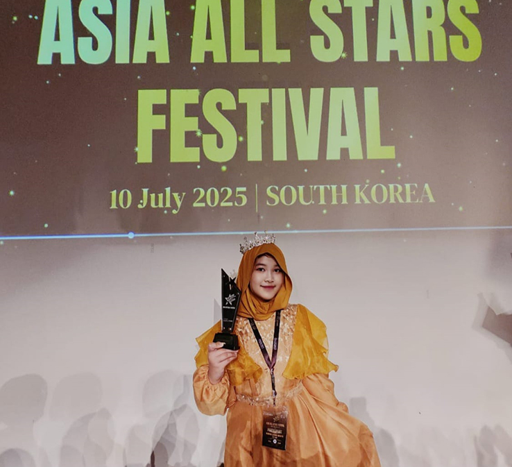 Nadhira Lathifa Adzkiya penyanyi cilik berbakat asal Tangerang Selatan