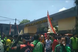 Ojol Banten Geruduk Polda