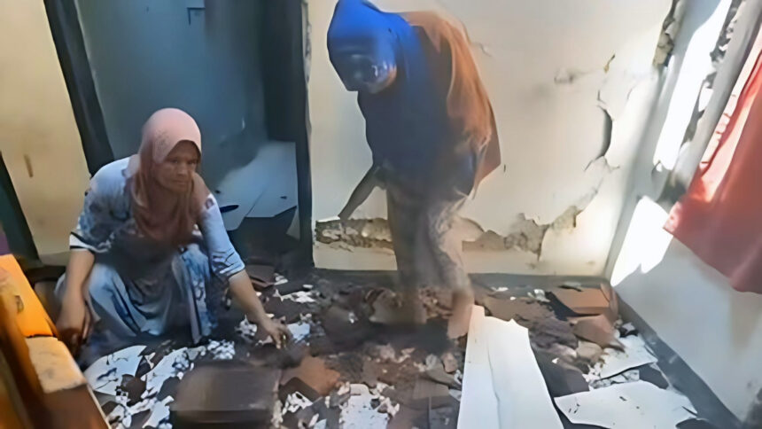 Tanah Bergerak Terjang Dua Kampung di Lebak