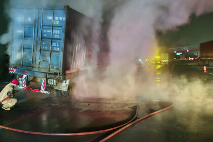 kebakaran mobil kontainer Tol Jakarta Merak