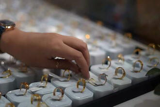 menjual emas tanpa kuitansi