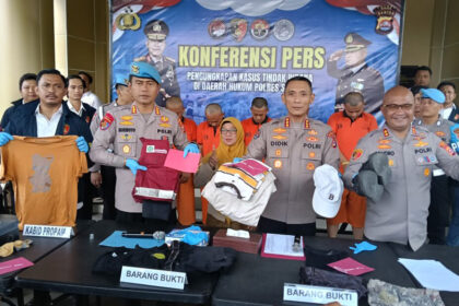 tersangaka pengeroyokan jurnalis serang